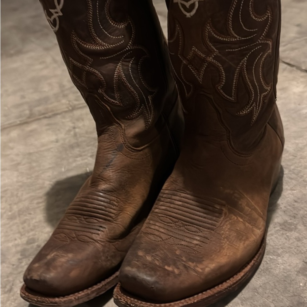 Tony Lama Brown Cowboy Boots with Intricate Stitching and Distressed Leather